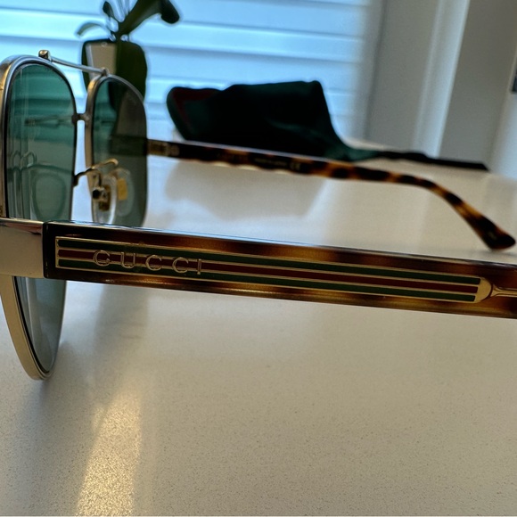 Gucci Aviator Gold Sunglasses - Picture 3 of 7